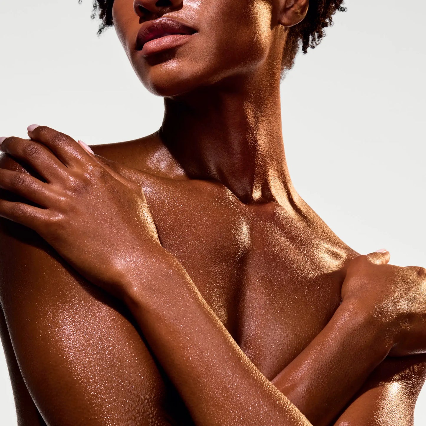 the-glow-getter-multi-oil-body-scrub-d4 NATR-40028-Alt-Image-The_Glow_Getter_Multi-Oil_Body_Scrub-06_1.webp